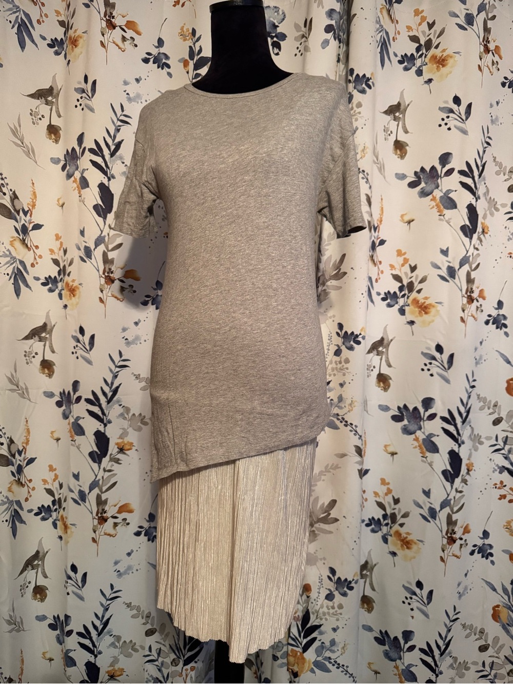 Zara Short-Sleeve Asymmetric Hem Tee in Light Gray